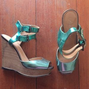 Metalic mint color Kenneth Cole sandals platforms